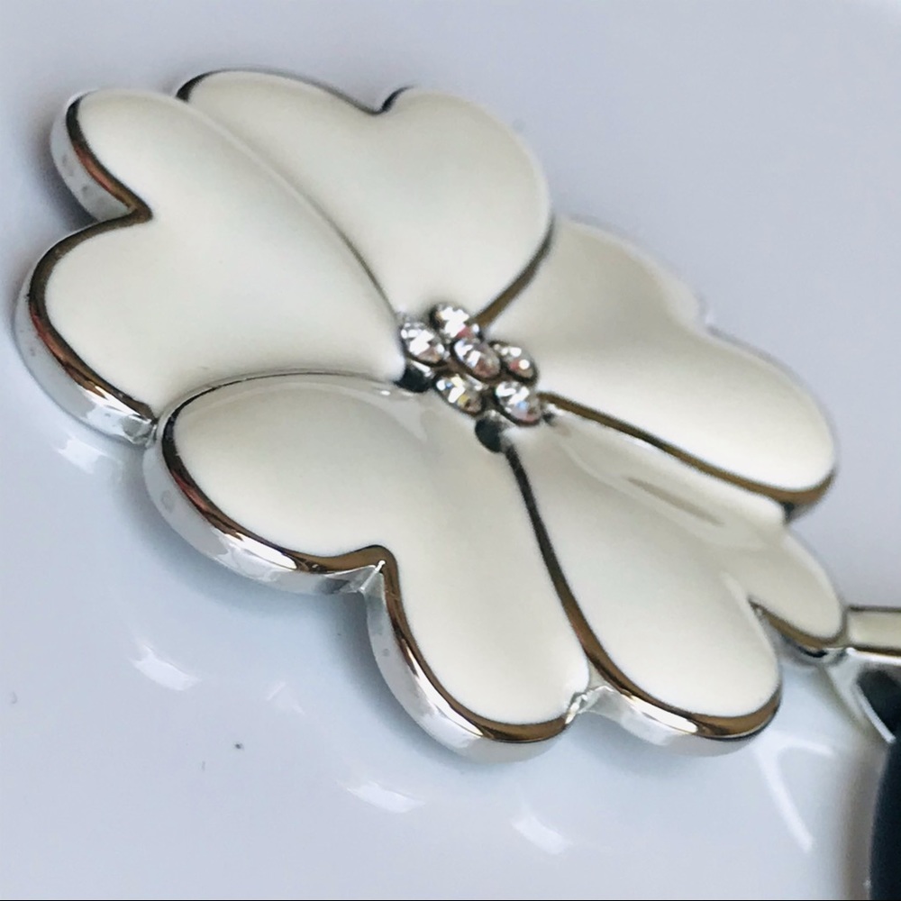 Whimsy Enamel Flower Statement Cream Heart Pedals Pendant Crystal Choke Necklace - Picture 5 of 16